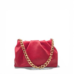 Bolso de piel rojo con cadena