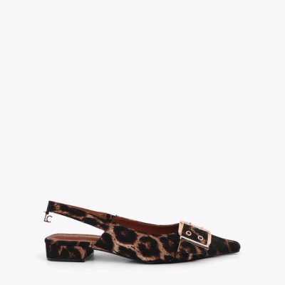 Zapato plano con tiras y hebillas